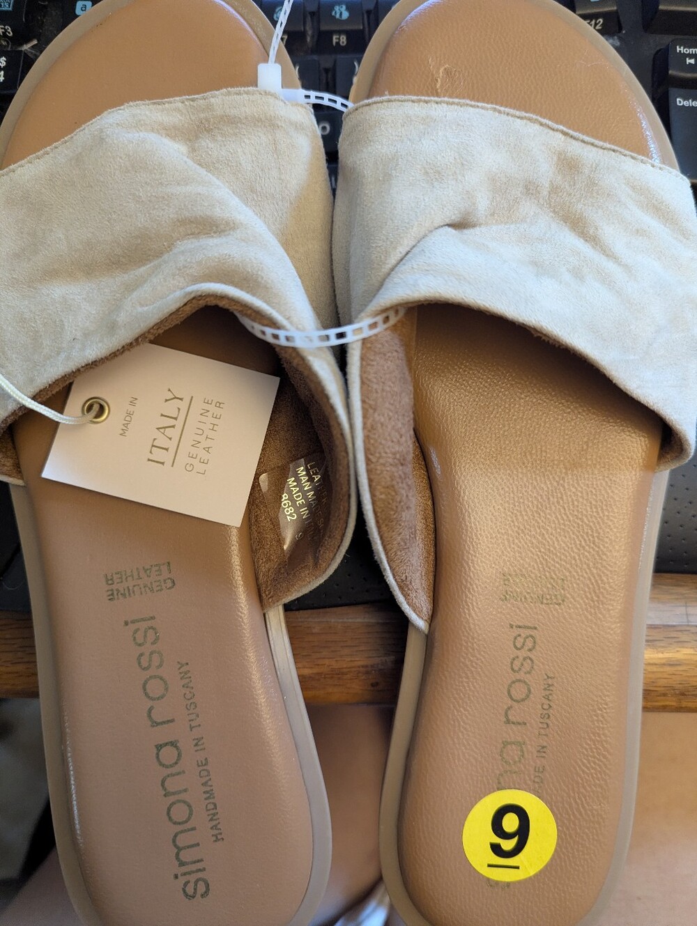 NWT Simona Rossi Tan Genuine Suede Flat Slip on Sandals Sz 9 Made In Italy